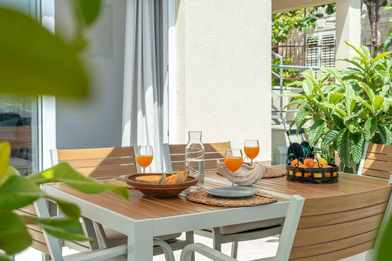 Apartments Flora Trogir Exterior photo